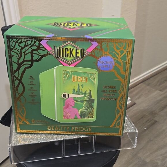 Universal Studio X  Wicked Mini Beauty Fridge - Picture 10 of 12